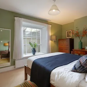 Spectacular 2 Bedroom With Sunny Garden & Terrace , Dublin Ireland