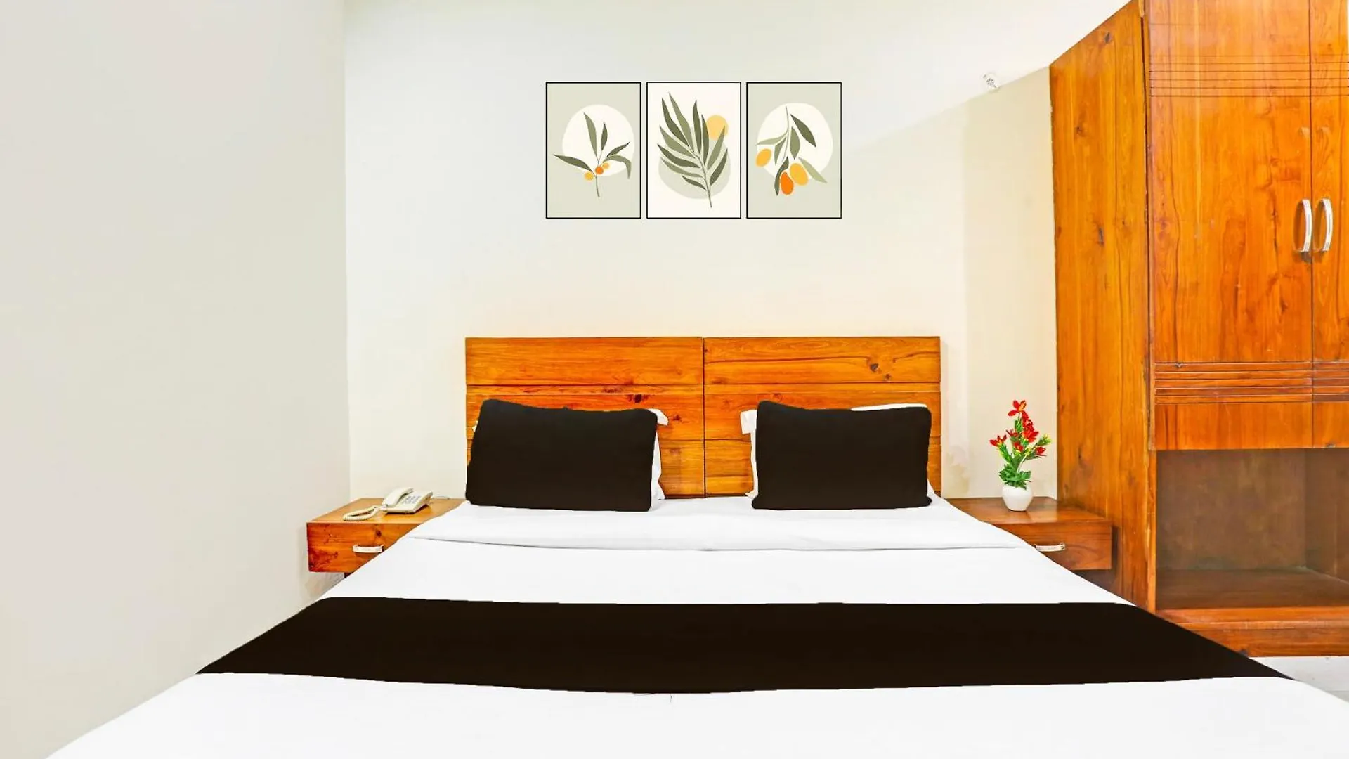 Super Hotel O Gurgaon Old Town 4*,  India