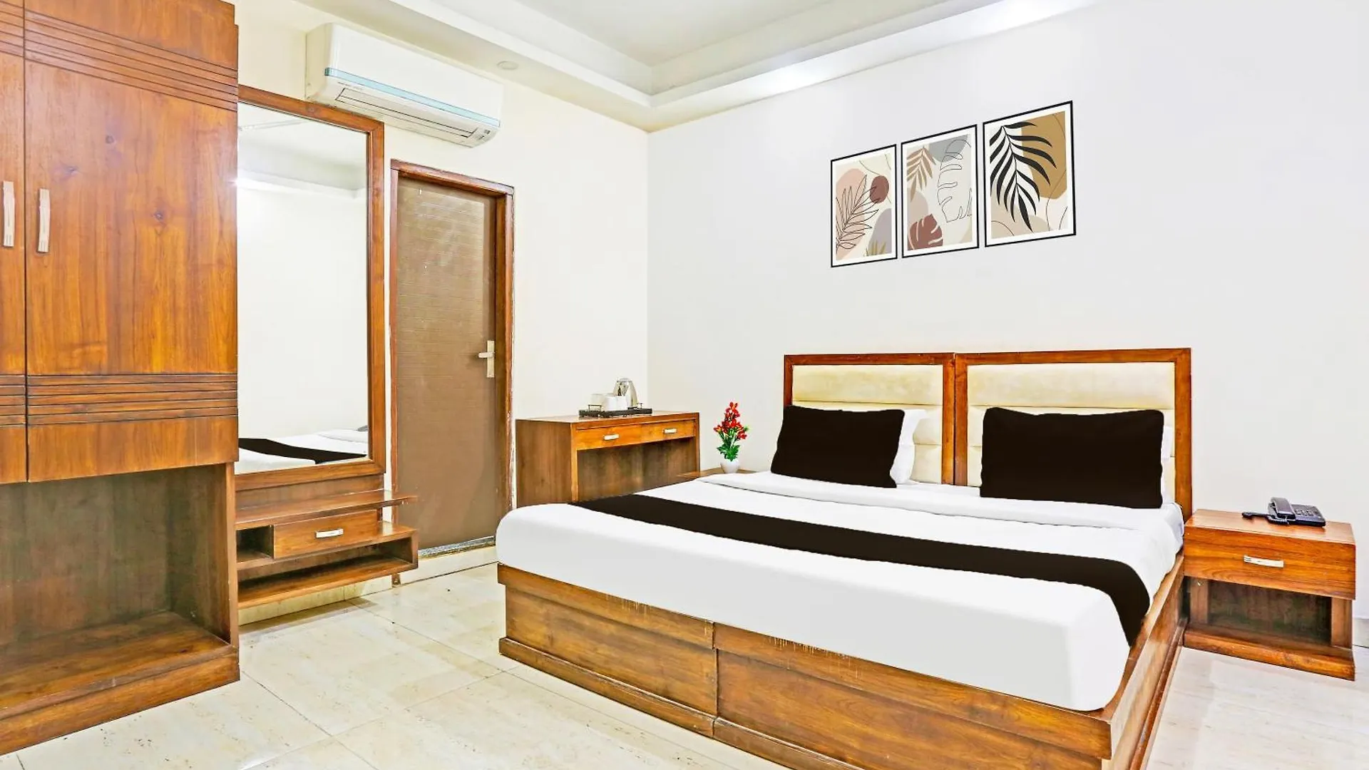 Super Hotel O Gurgaon Old Town