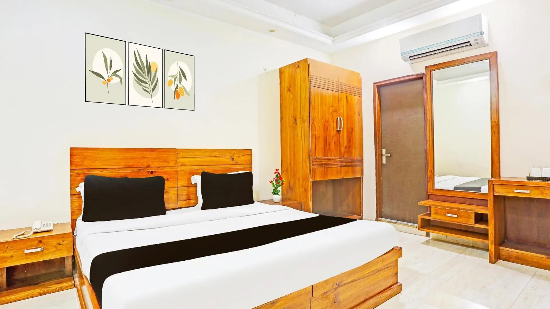 Super Hotel O Gurgaon Old Town